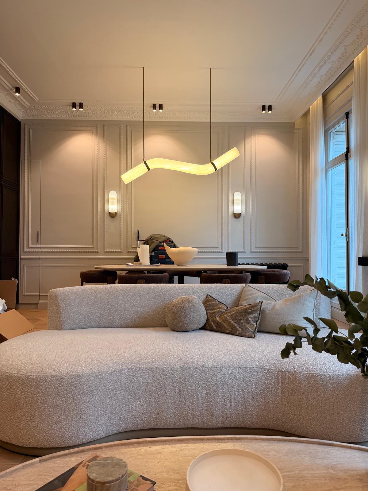Salon et salle à manger d’un appartement haussmannien rénové à Paris